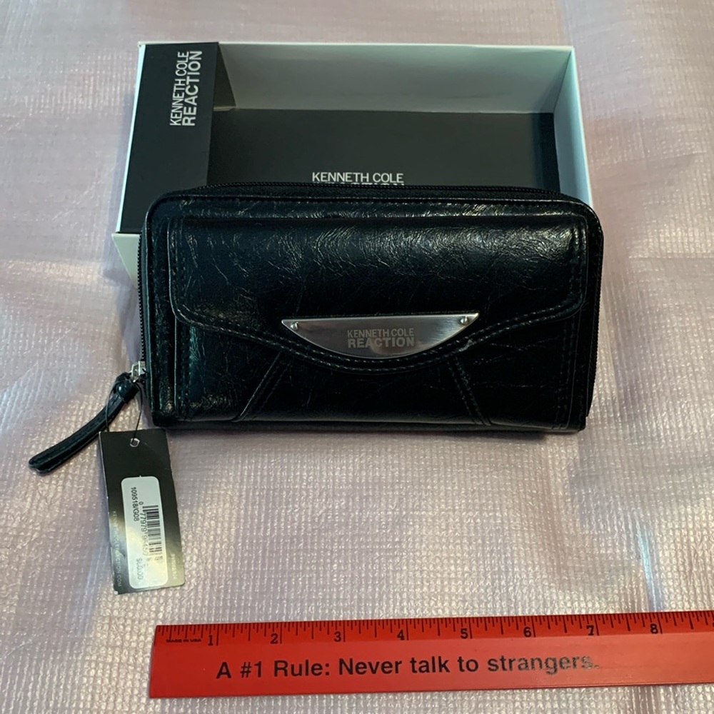 Kenneth Cole Reaction clutch wallet NWT